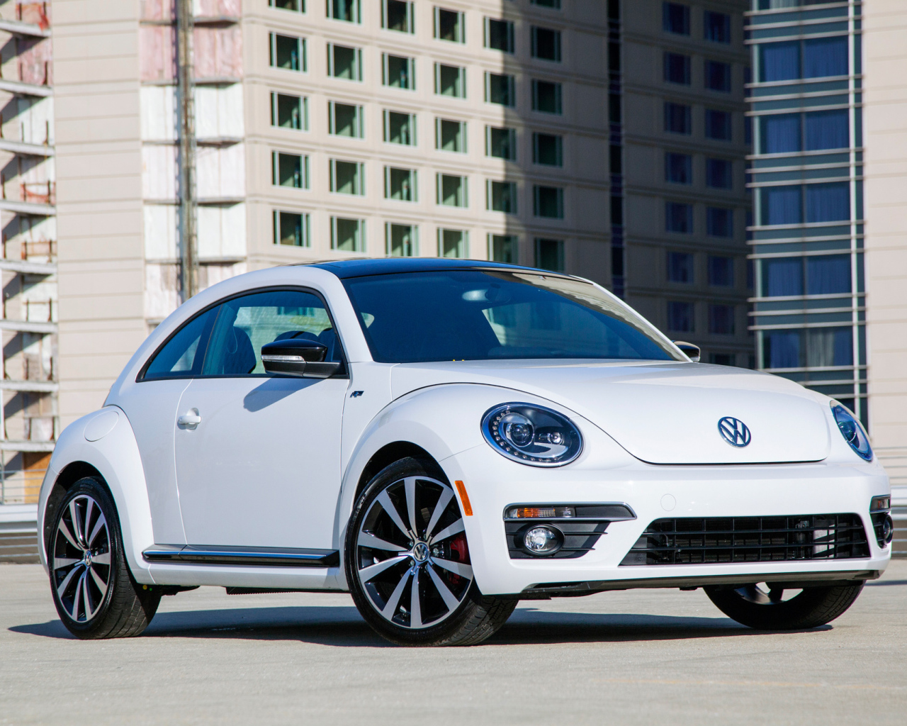 Автомобиль марки Volkswagen Beetle 2014