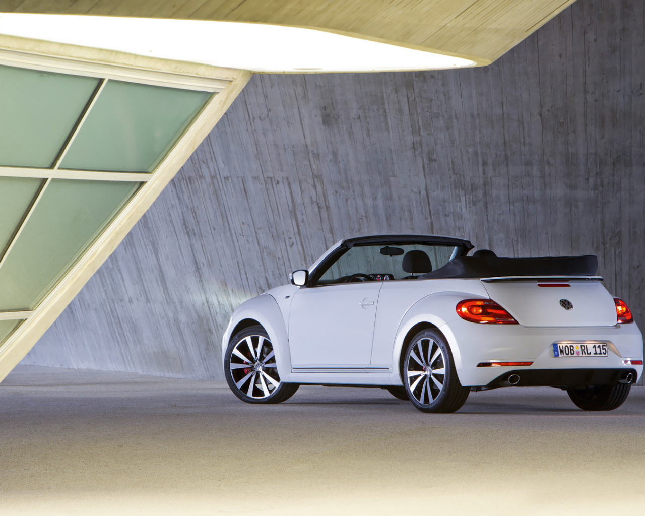 Новый автомобиль Volkswagen Beetle 2014