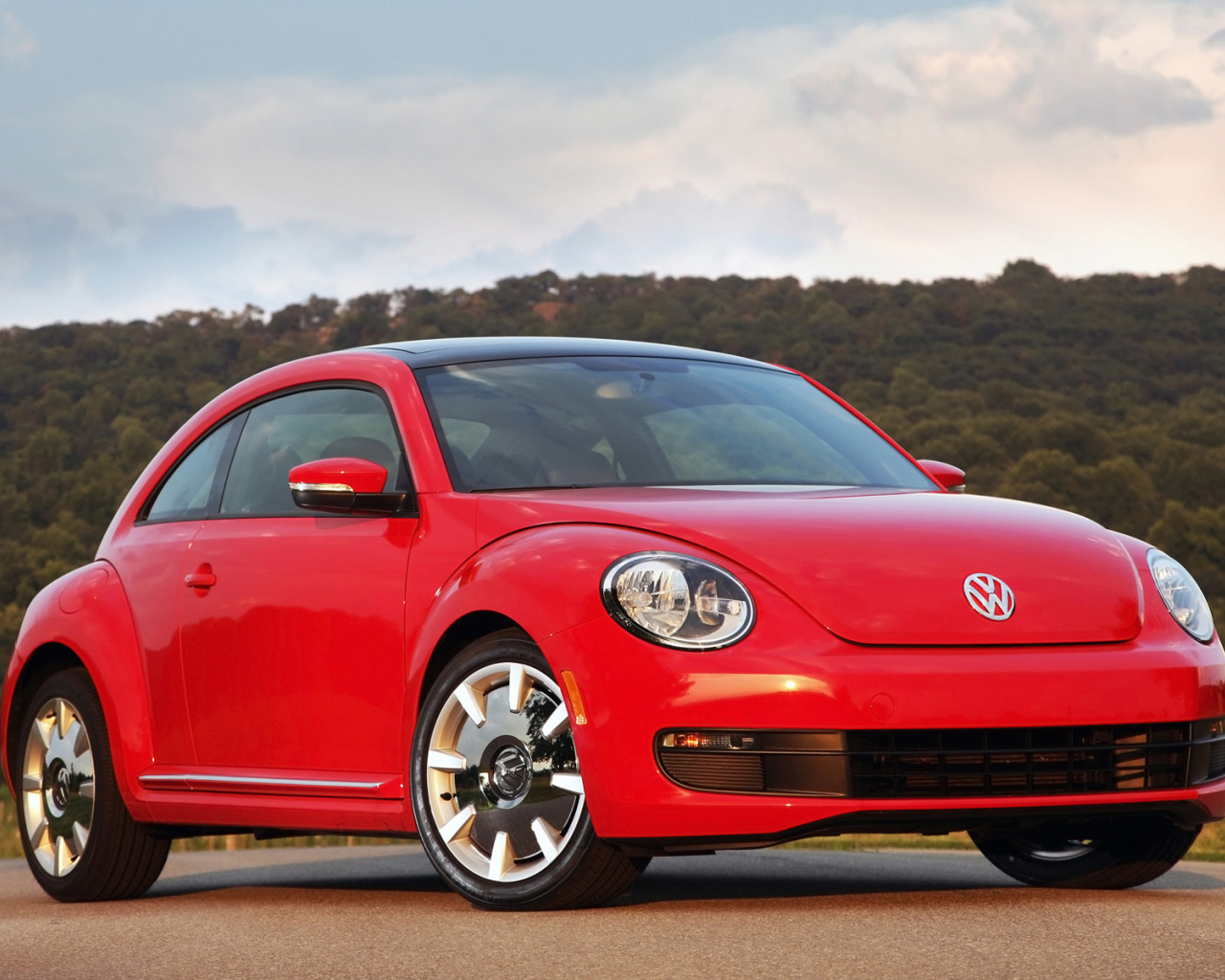 Надежный автомобиль Volkswagen Beetle 2014