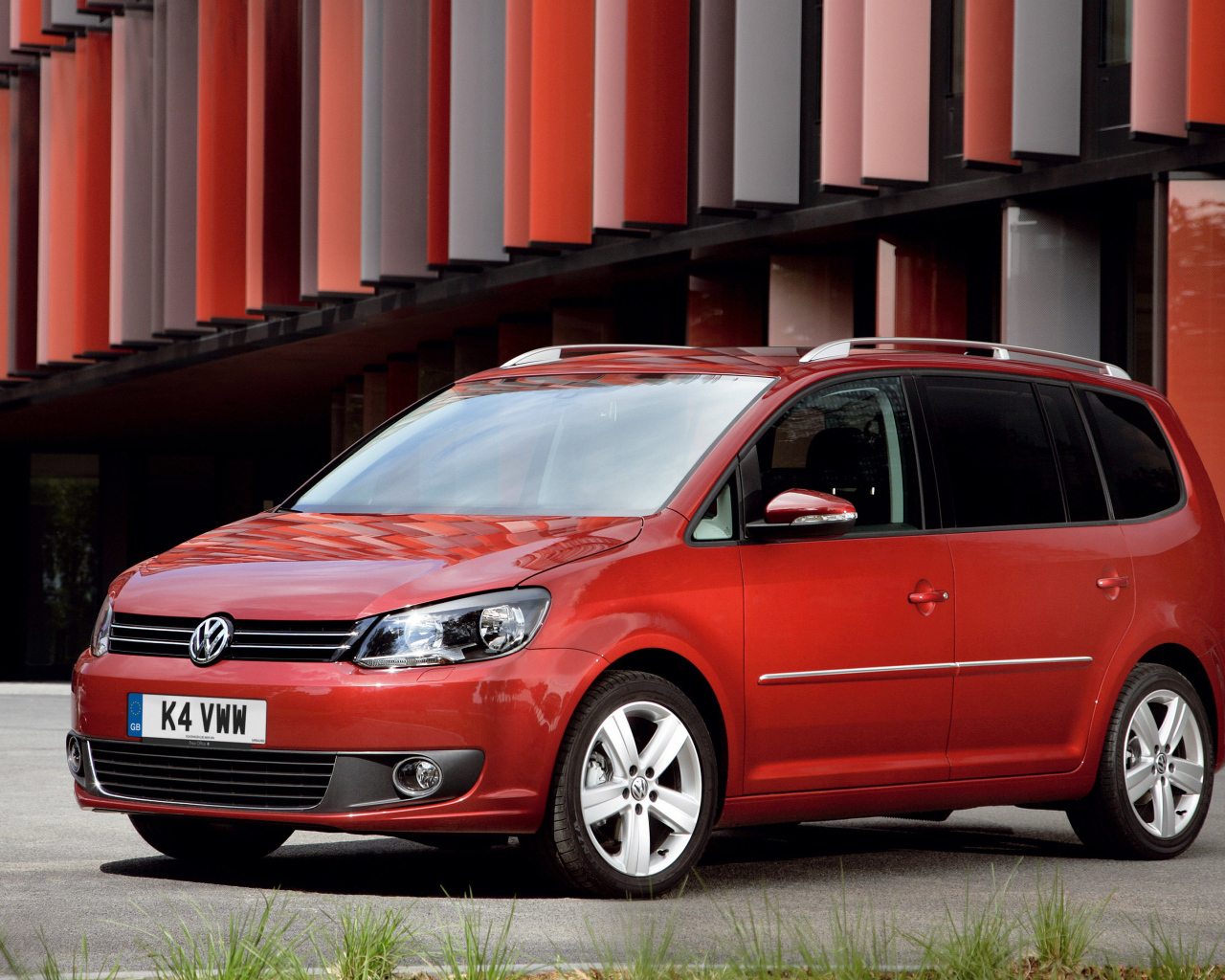 Надежный автомобиль Volkswagen Touran