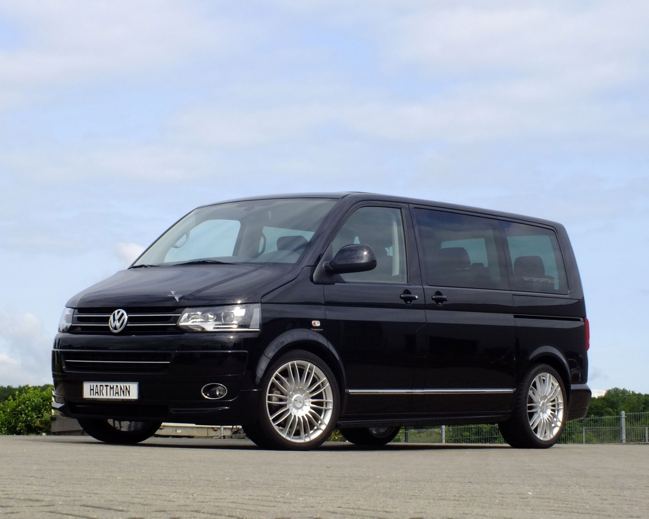 Надежный автомобиль Volkswagen Transporter