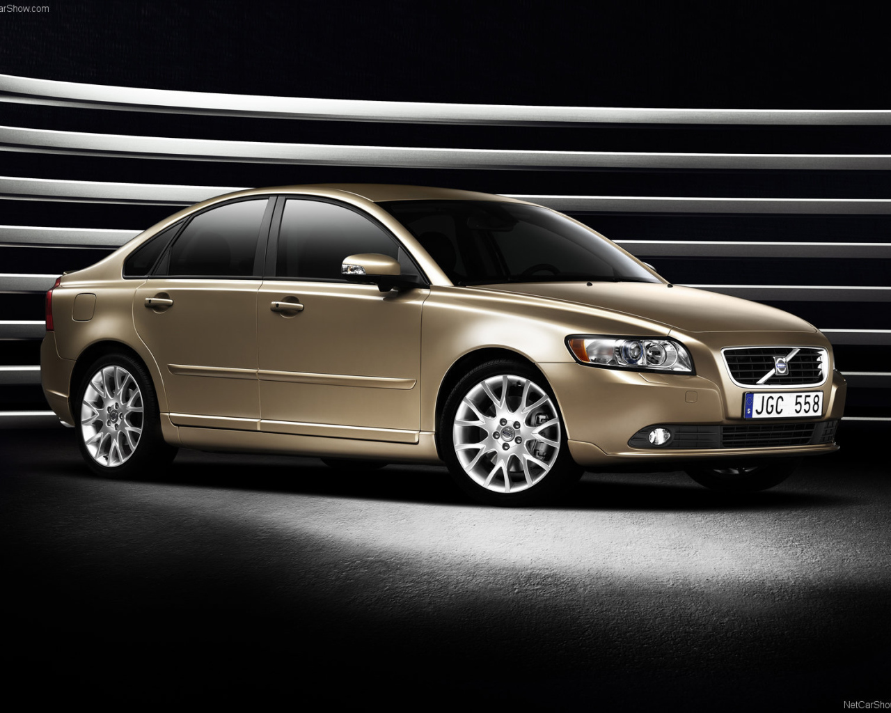  Красивый автомобиль Volvo s40