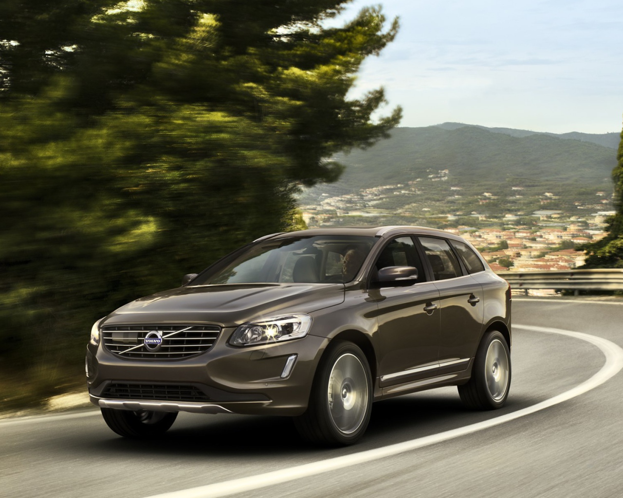 Красивый автомобиль Volvo xc60