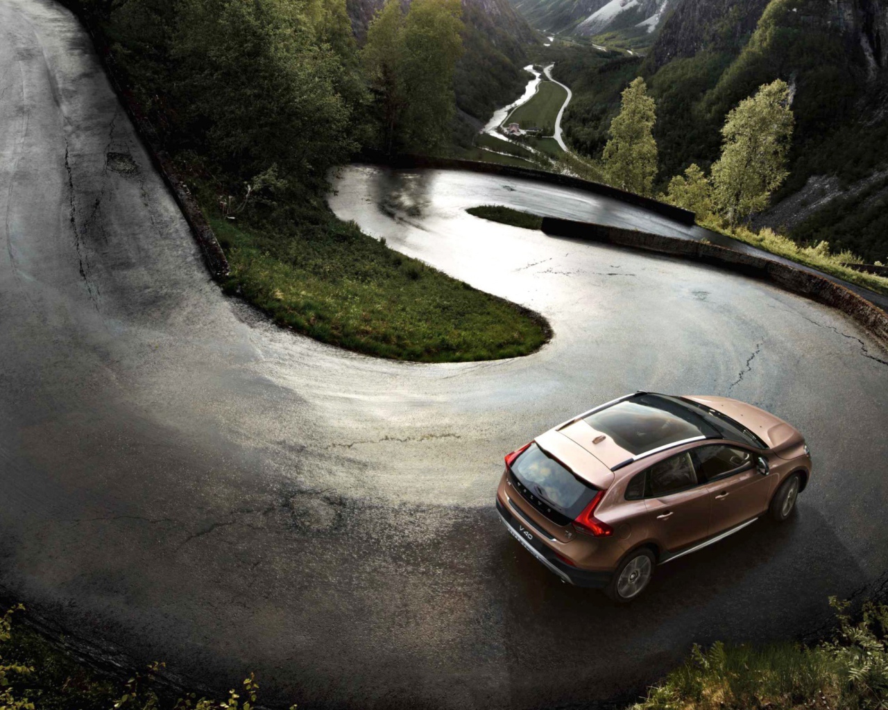  Надежная машина Volvo v40 Cross country