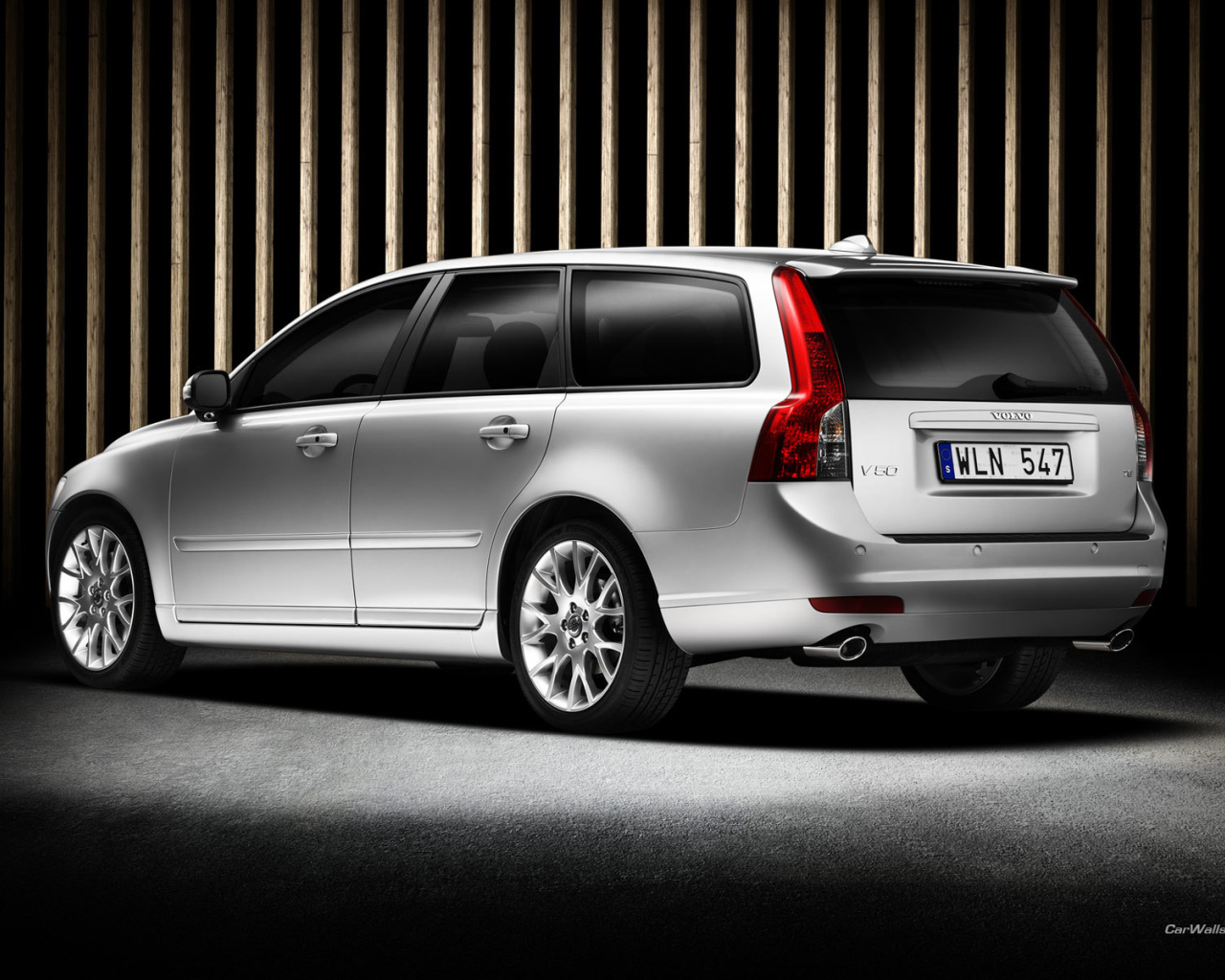 Надежная машина Volvo v50