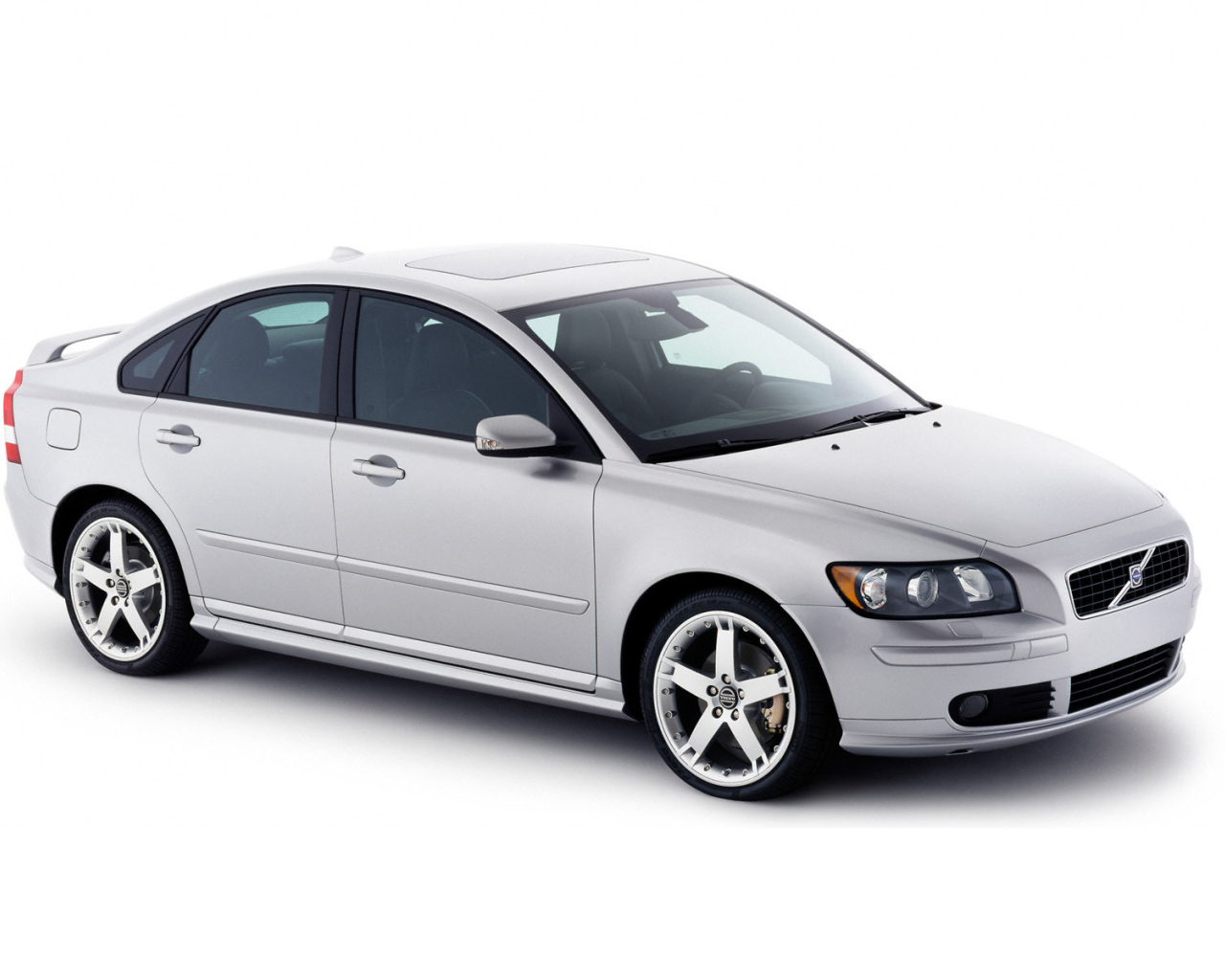 Новая машина Volvo s40