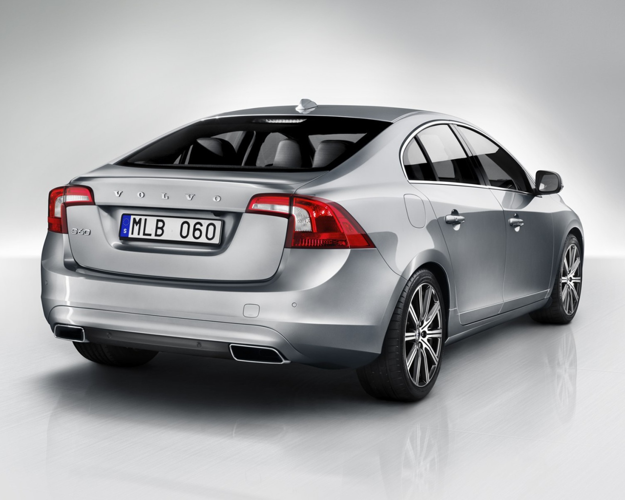 Автомобиль марки Volvo модели s60