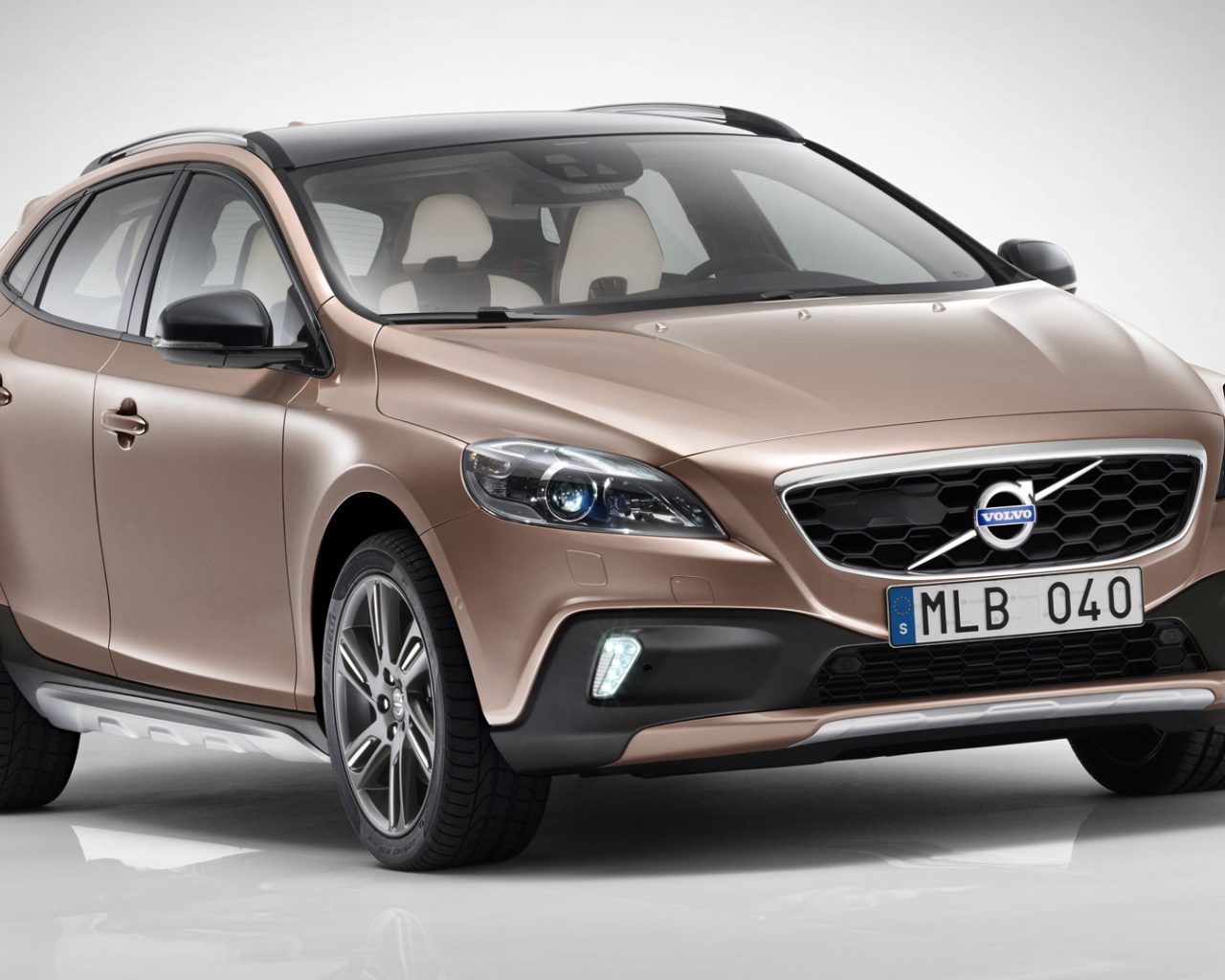  Новая машина Volvo v40 Cross country