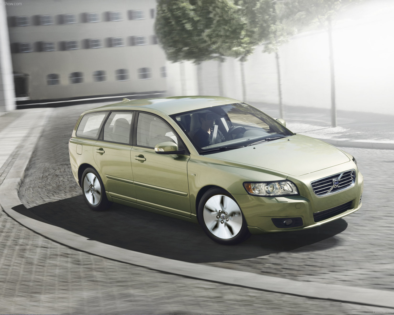 Новая машина Volvo v50
