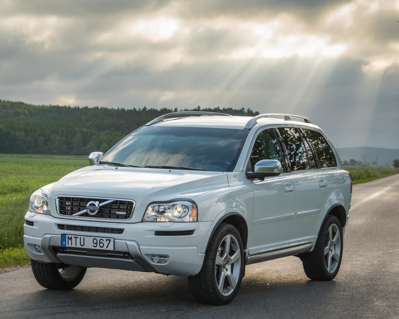 Новая машина Volvo  xc90 2014
