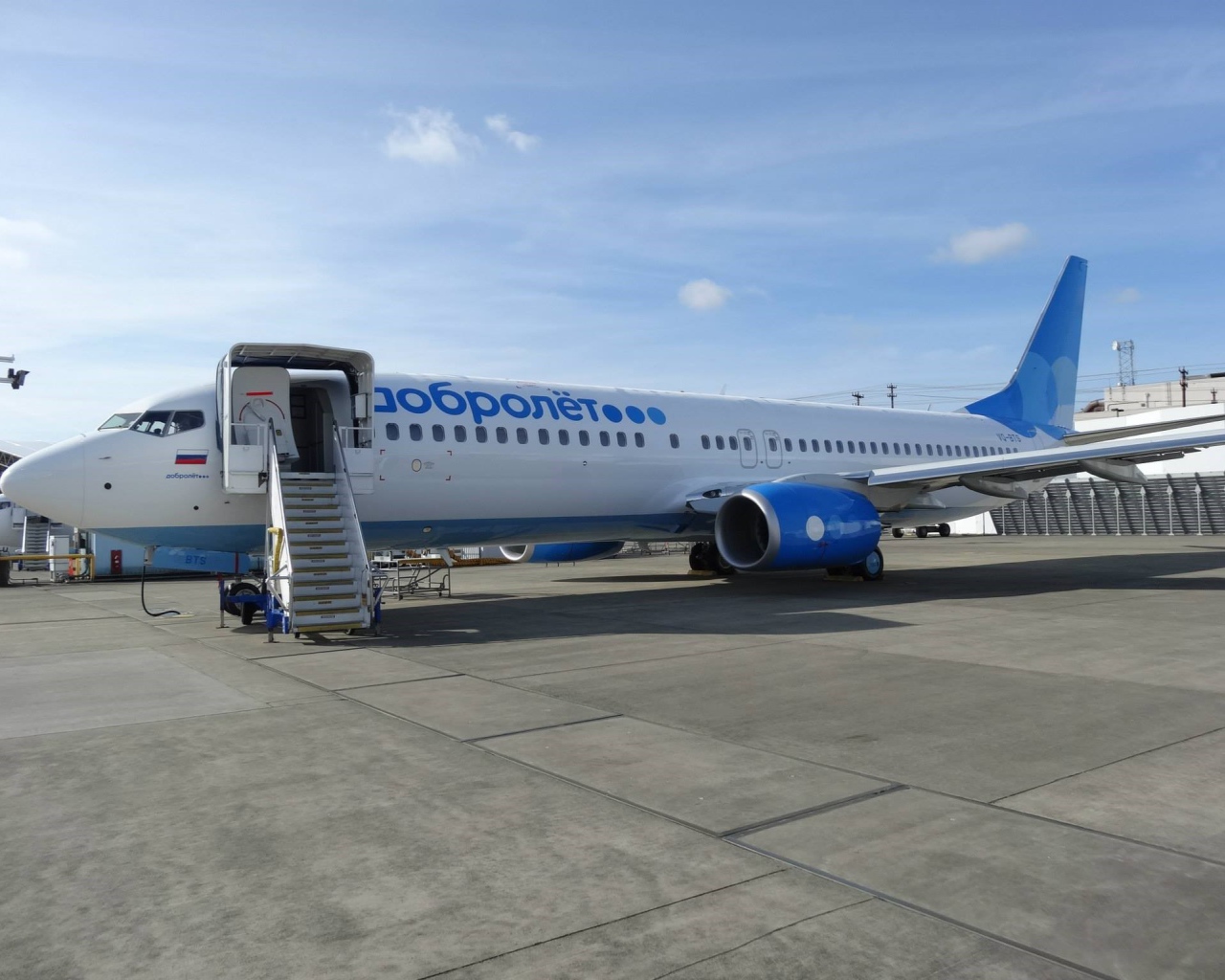 Красивый самолет Добролет