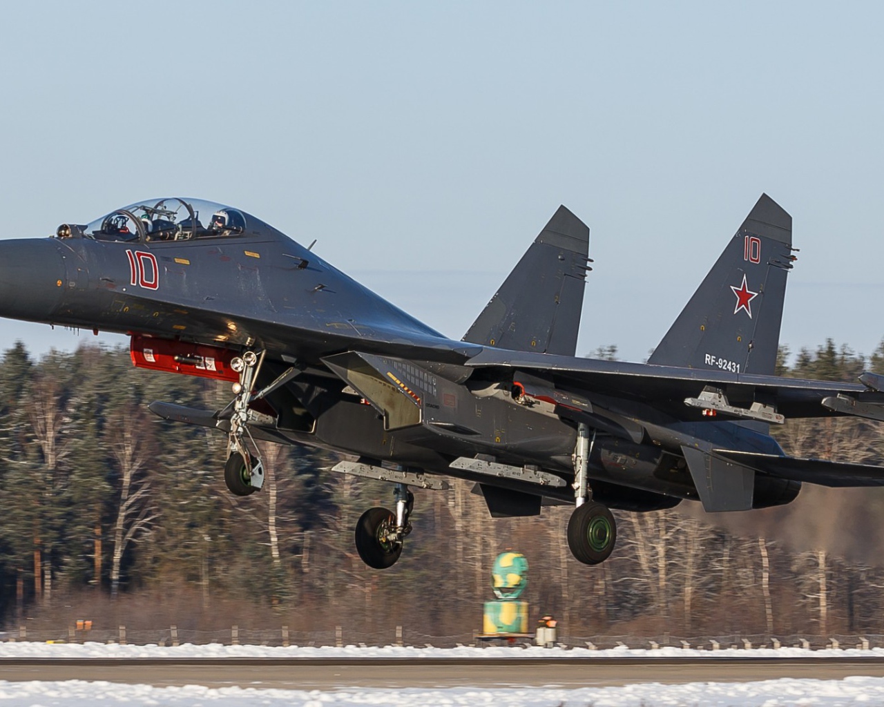 Посадка российского истребителя