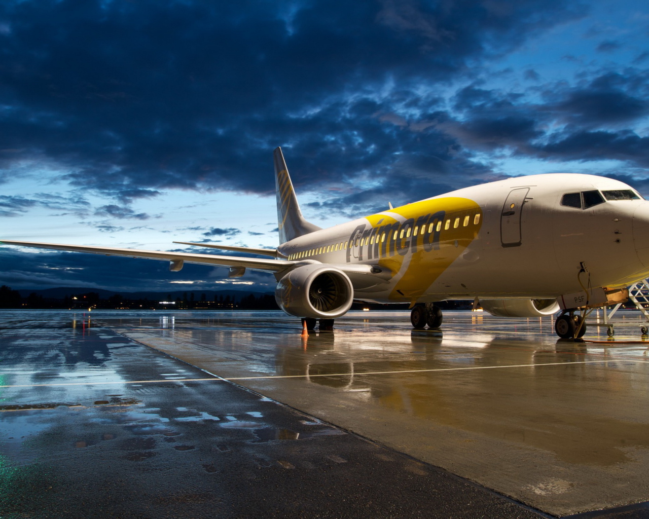 Боинг 737 на аэродроме