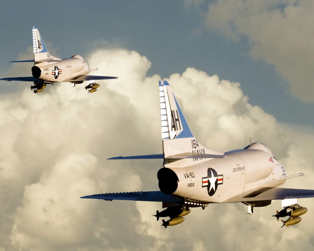 Самолеты над облаками