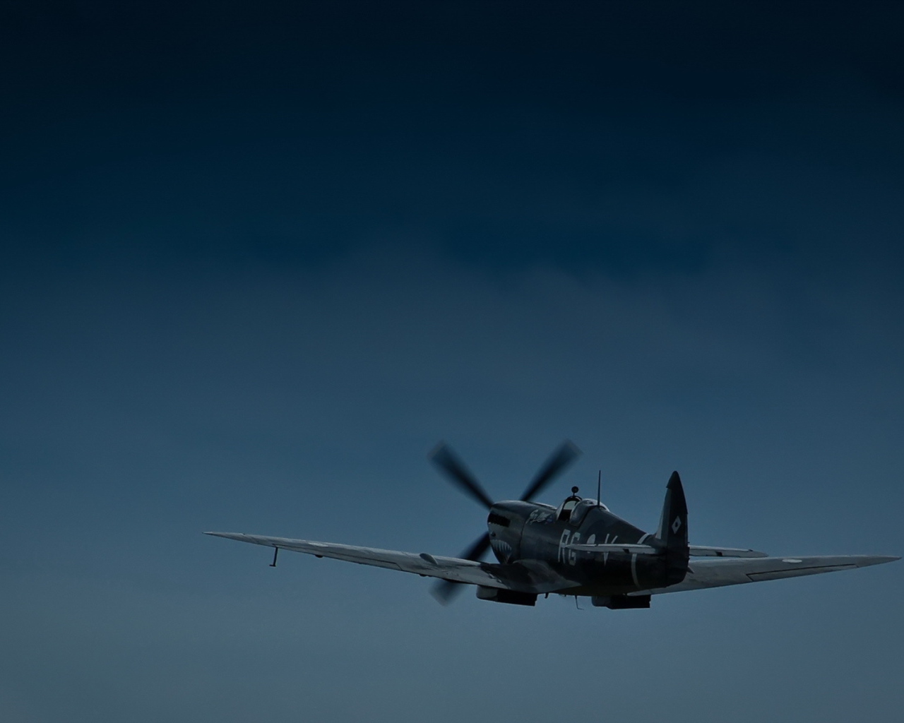 Самолет в ночном полете