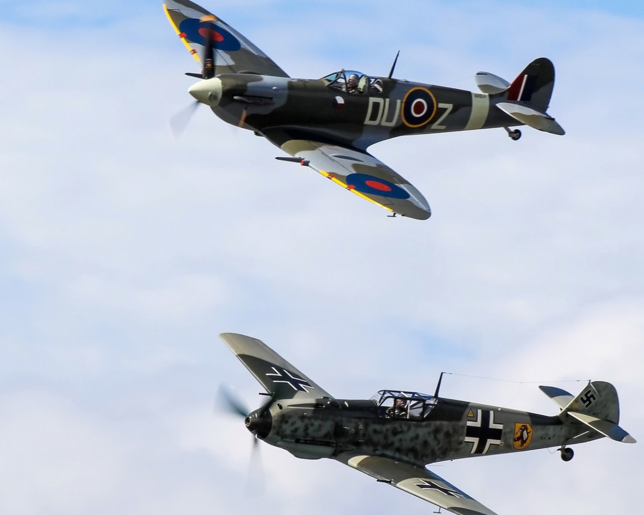 Два самолета противника