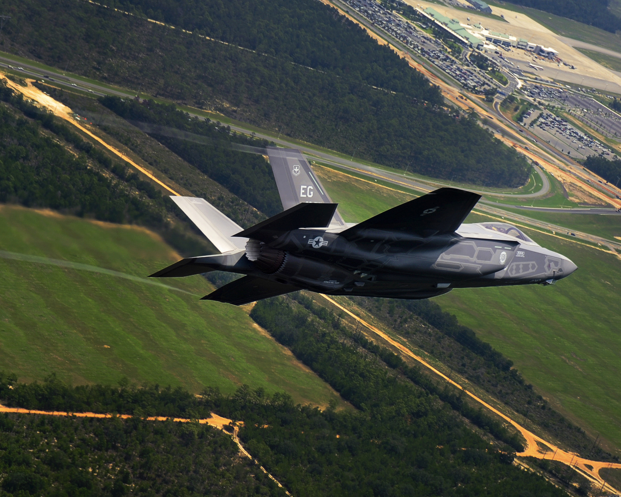 Военный самолет Ф-35