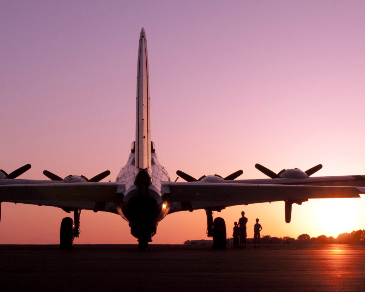 Закат на аэродроме