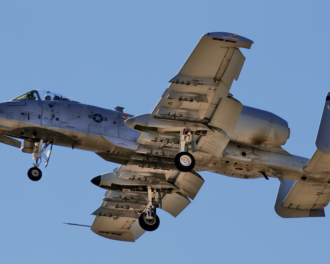 Бомбардировщик идет на посадку