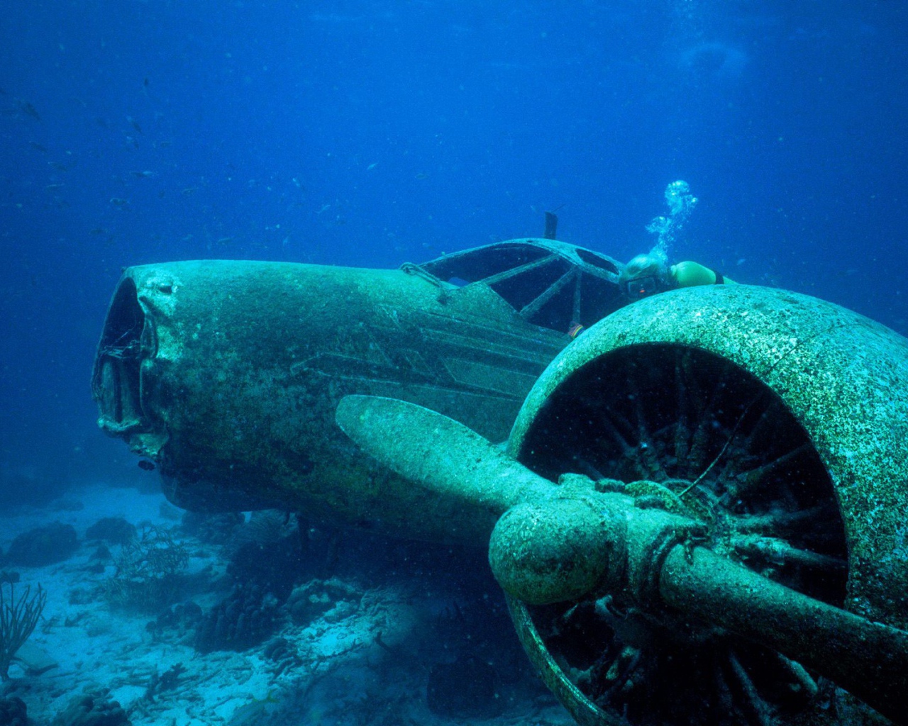 Самолет на дне моря