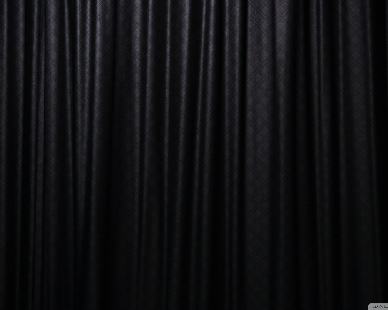 Черный занавес на обоях