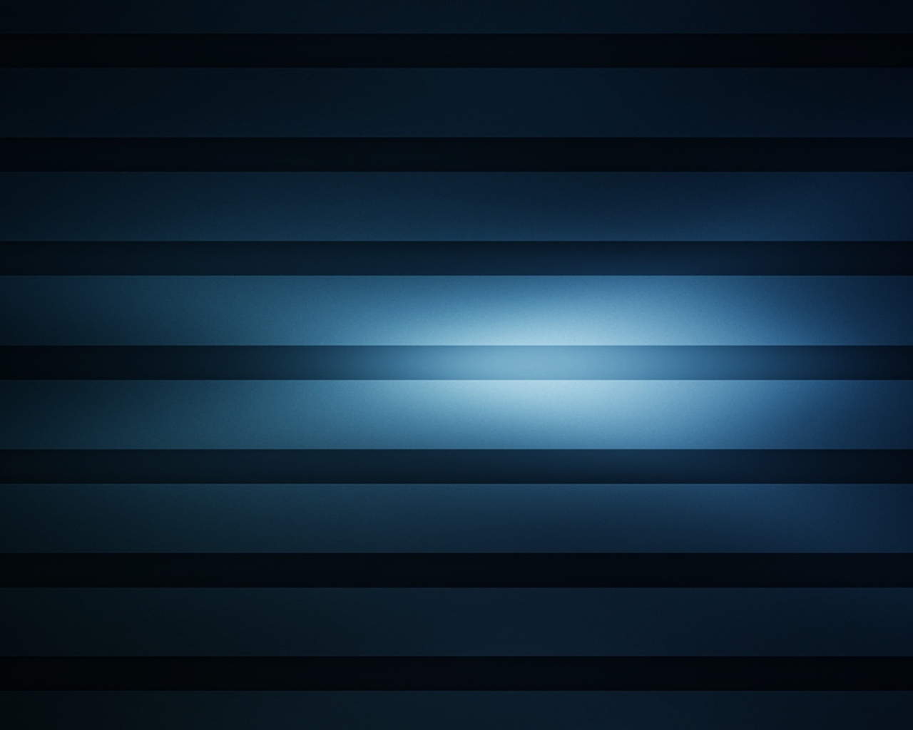 Темные полосы на синем фоне