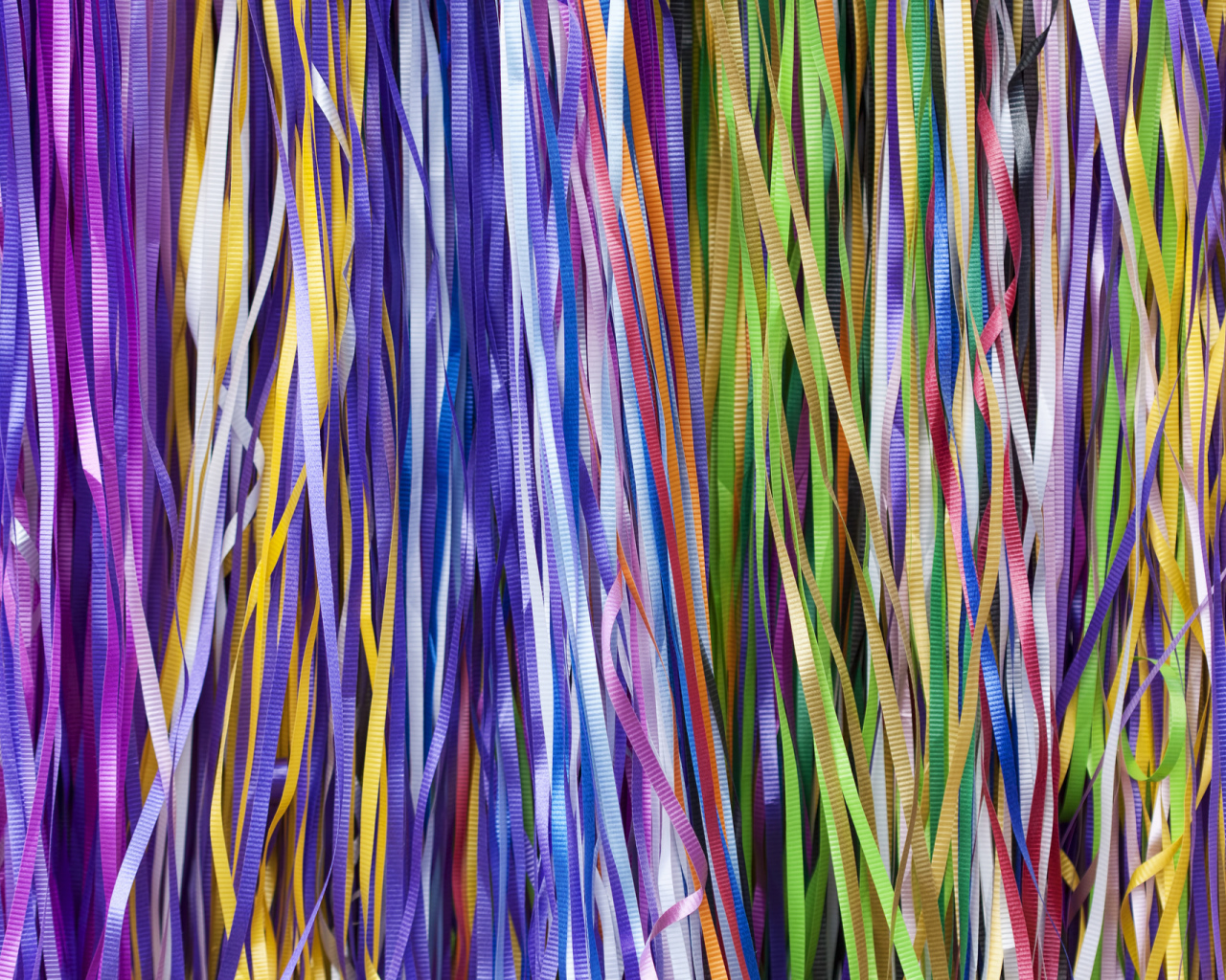 Много разной тесьмы