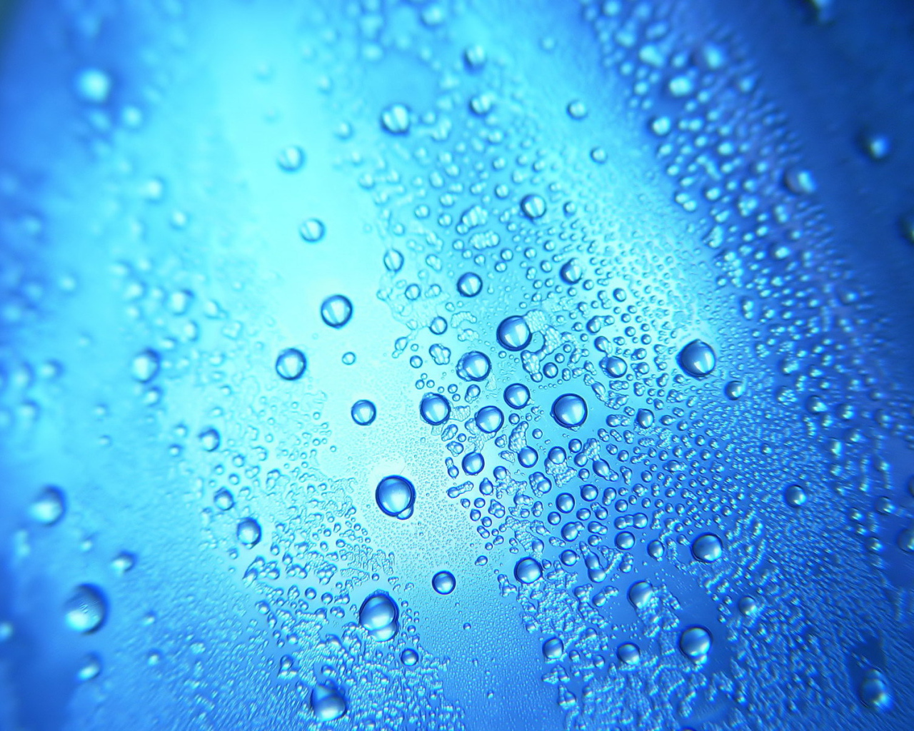 Синие капли воды