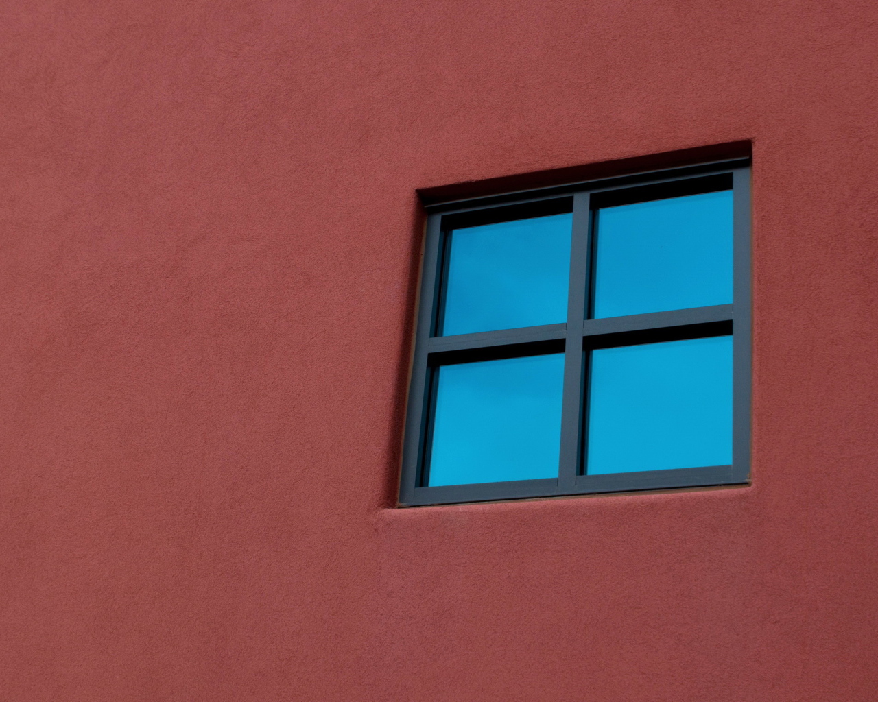 Стена с окном