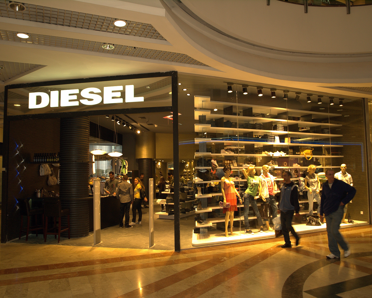 Бутик компании Diesel