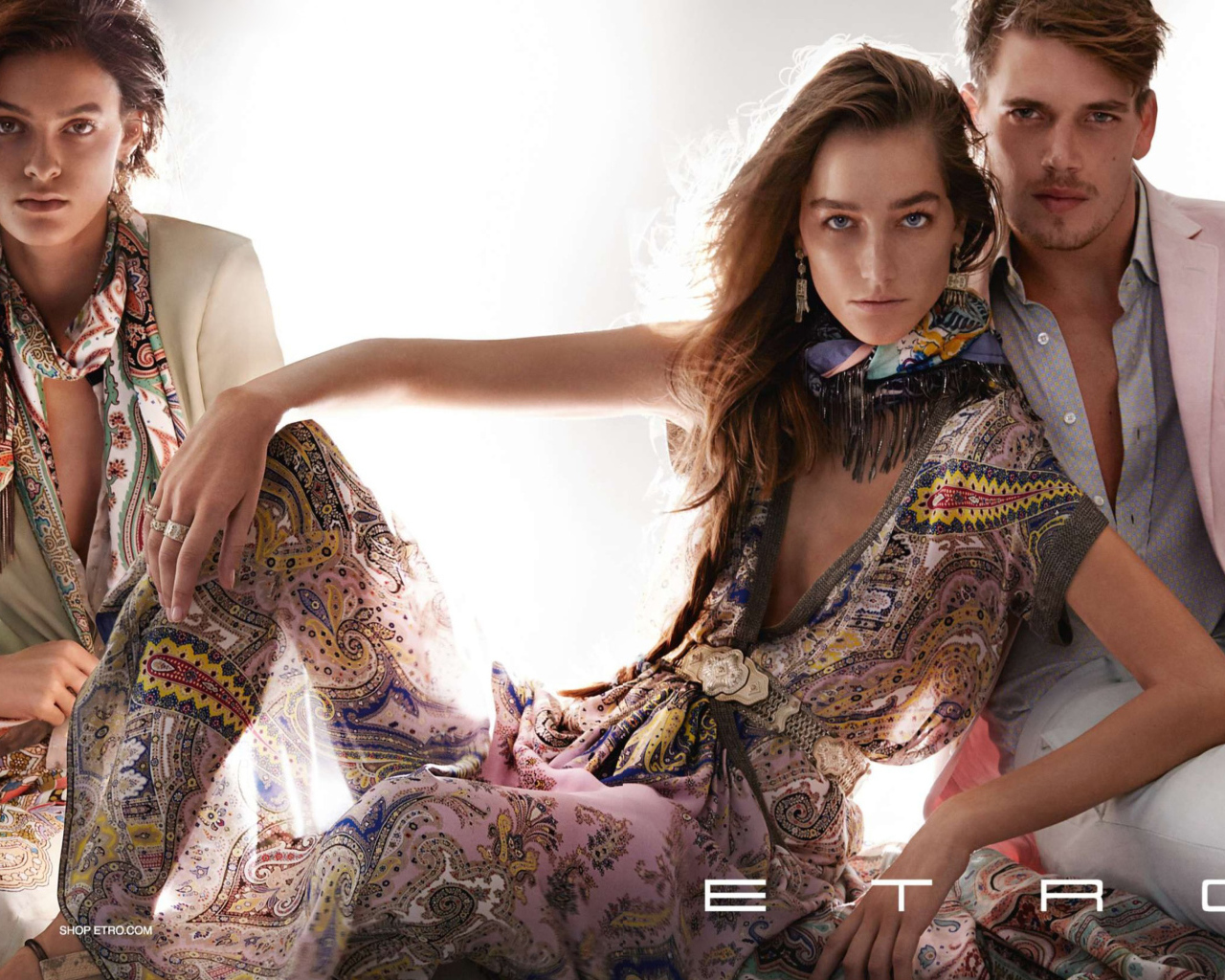 Яркая одежда Etro