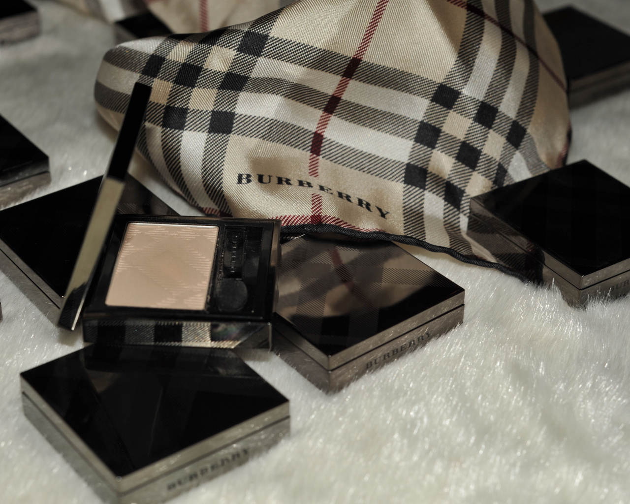 Косметика от Burberry