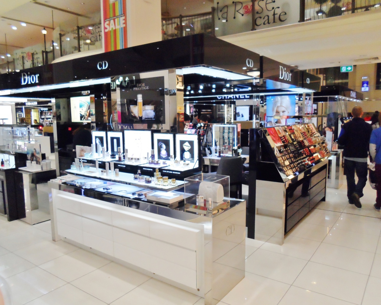 Бутик косметики Dior