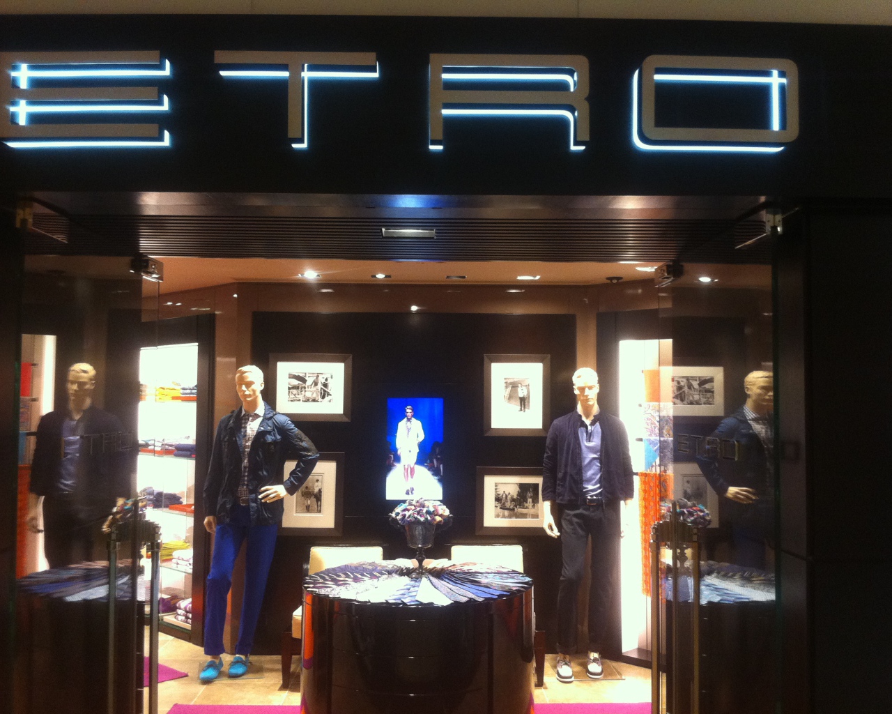 Бутик одежды Etro