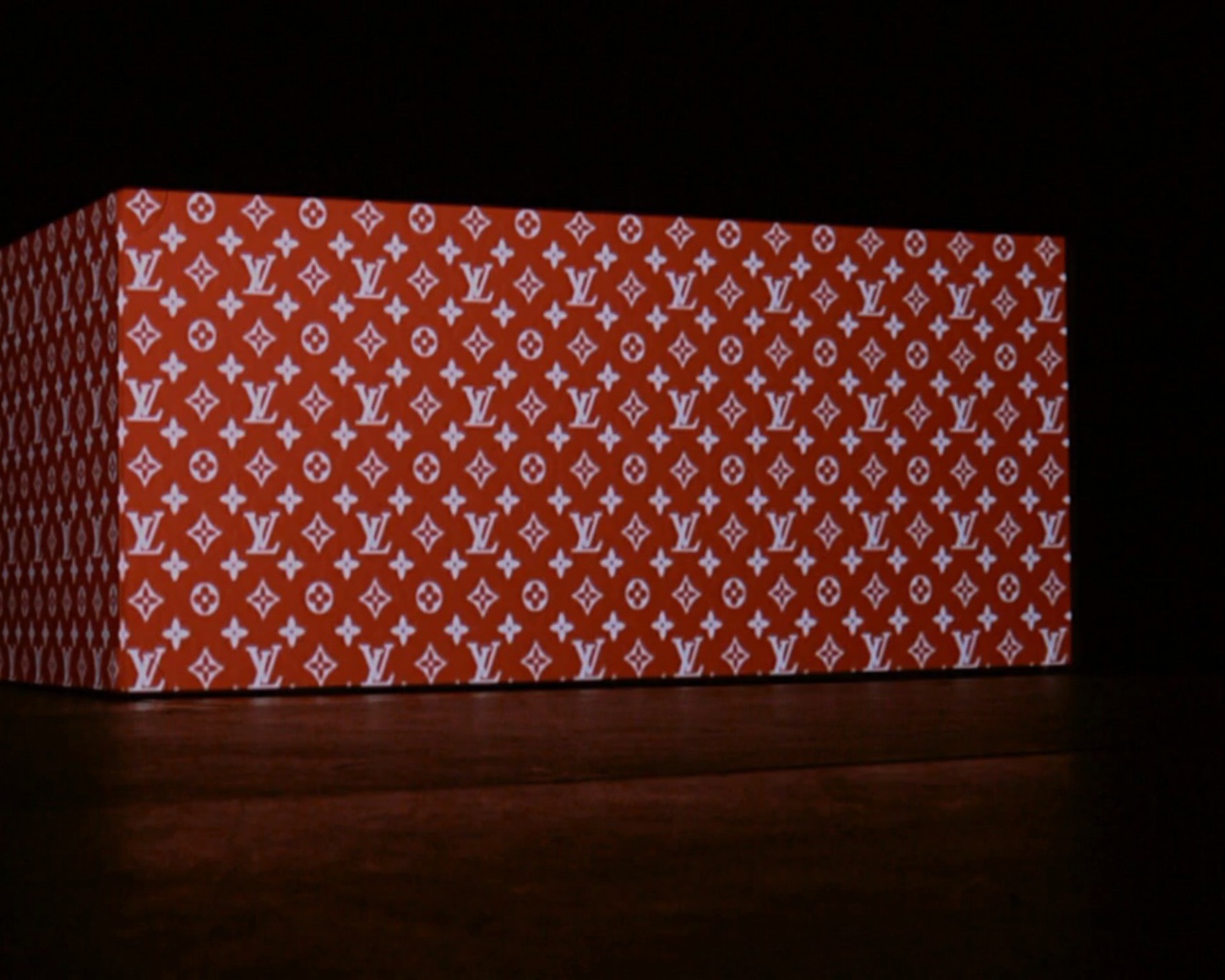 Упаковка подарка Louis Vuitton