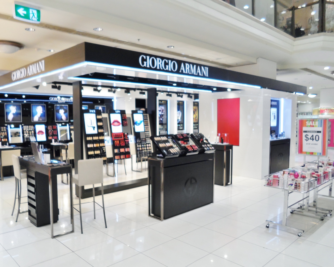 Бутик косметики Giorgio Armani