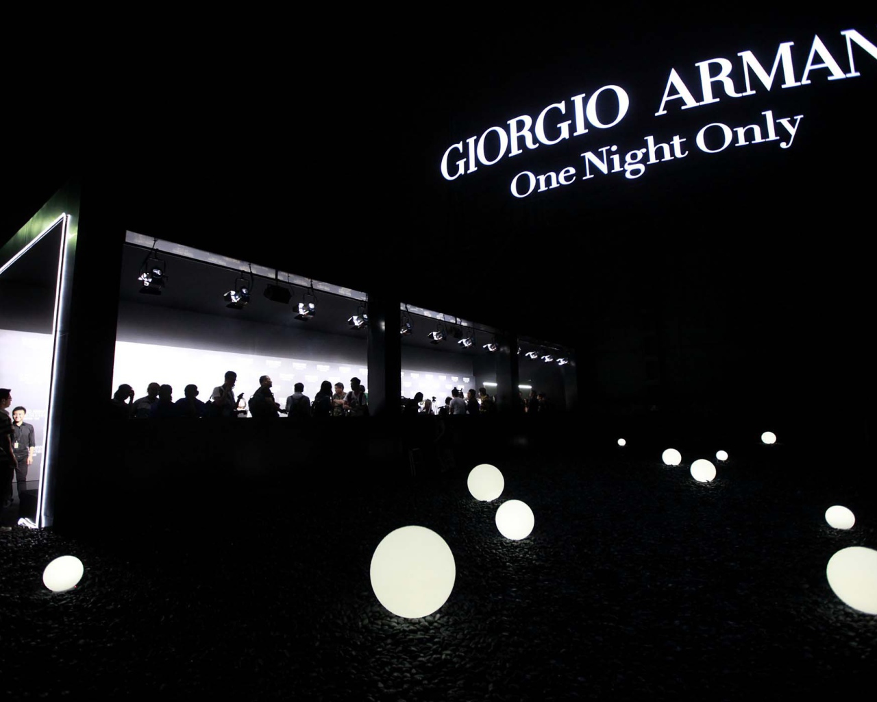 Распродажа одежды Giorgio Armani