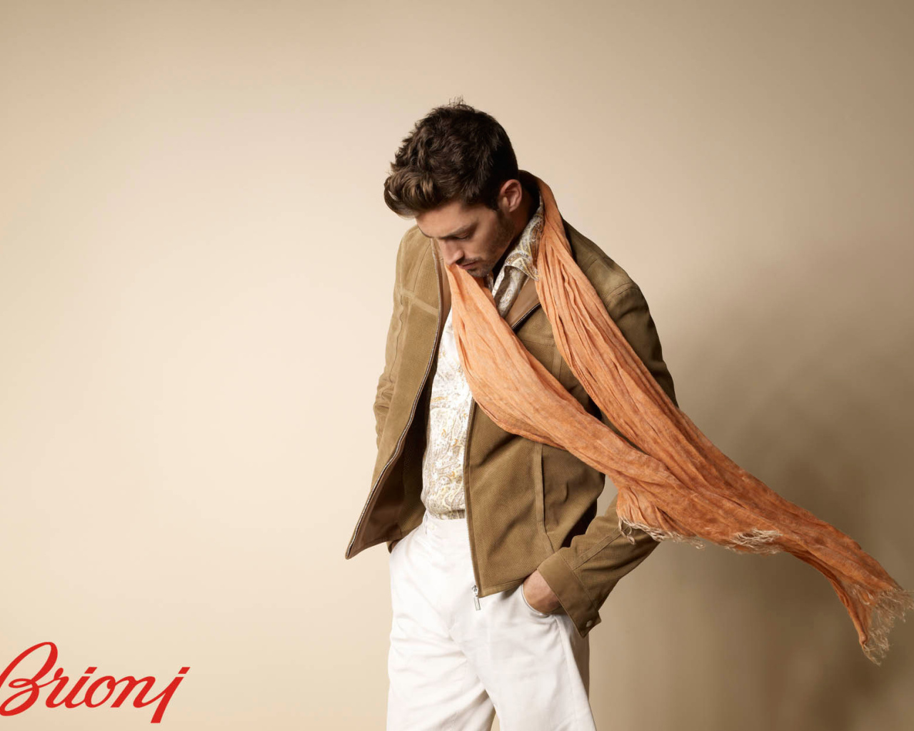 Модель в одежде Brioni