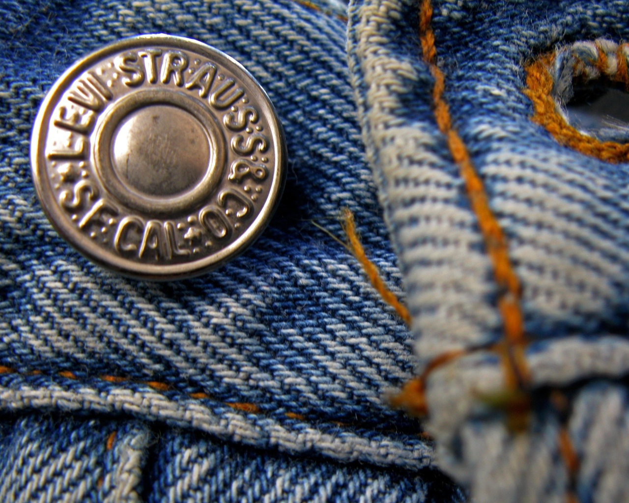 Заклепка на джинсах Levi`s