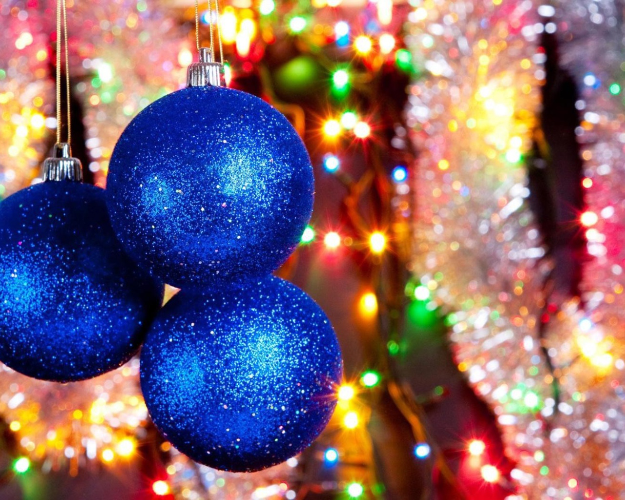 Синие шарики на рождество