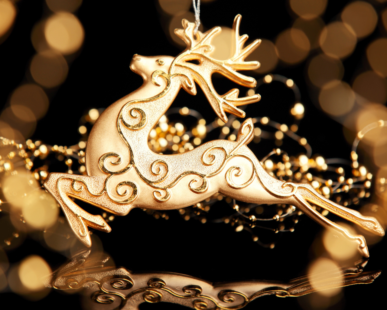 Фигурка оленя