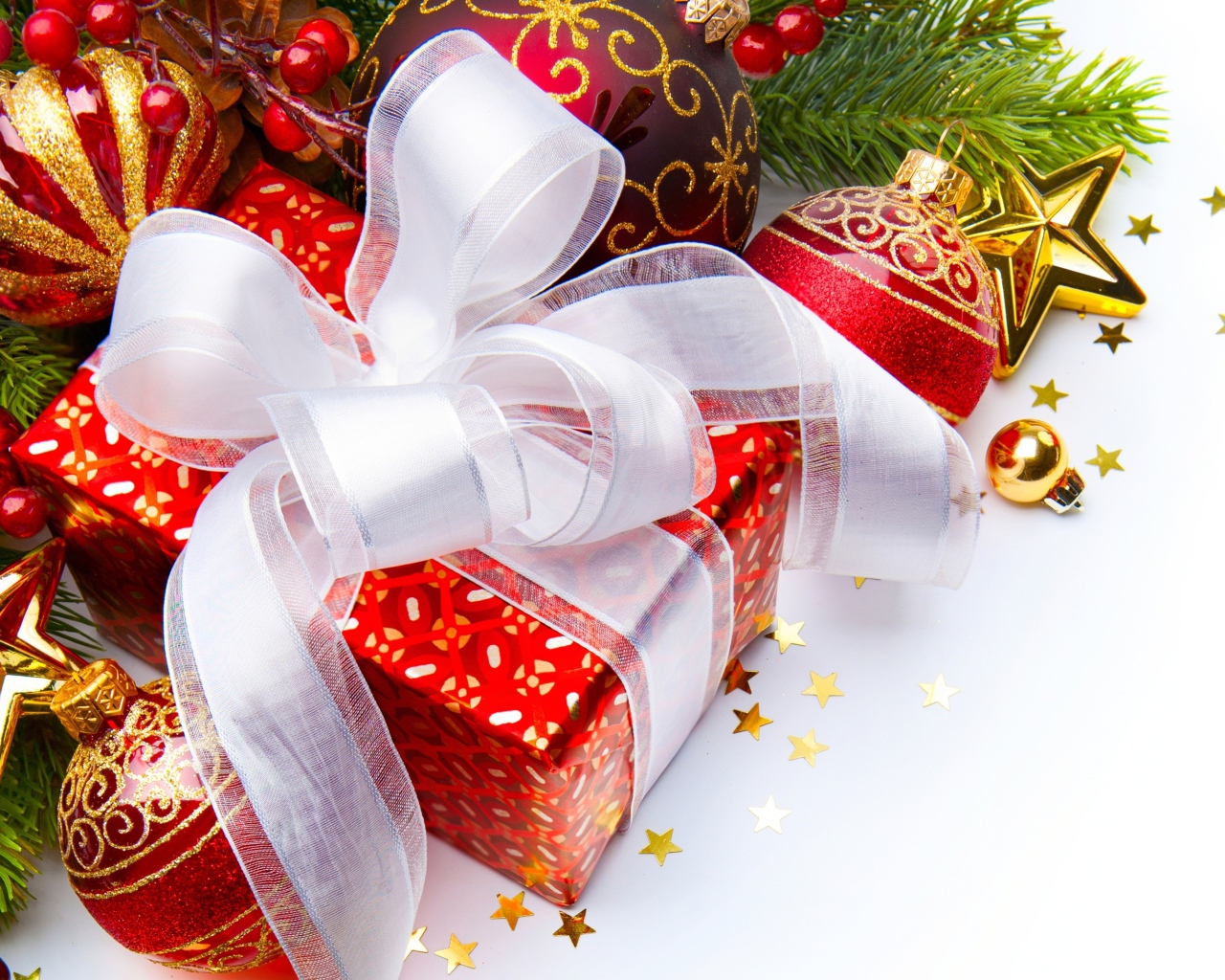 Подарок с белым бантом