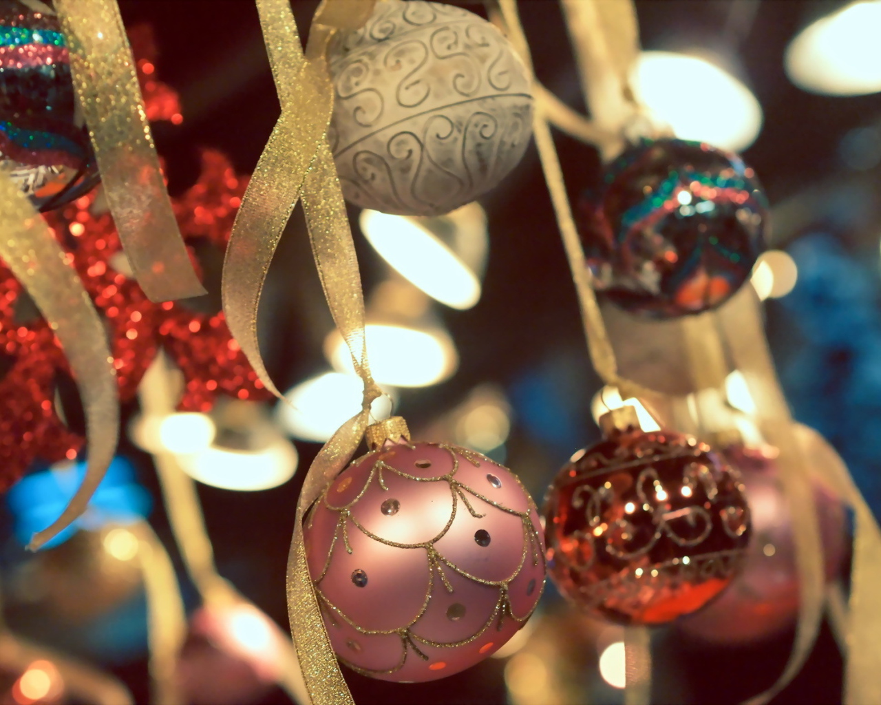 Шары на лентах