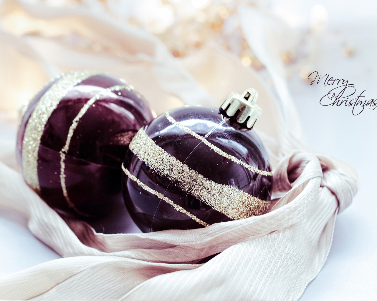 Шары с серебристым узором