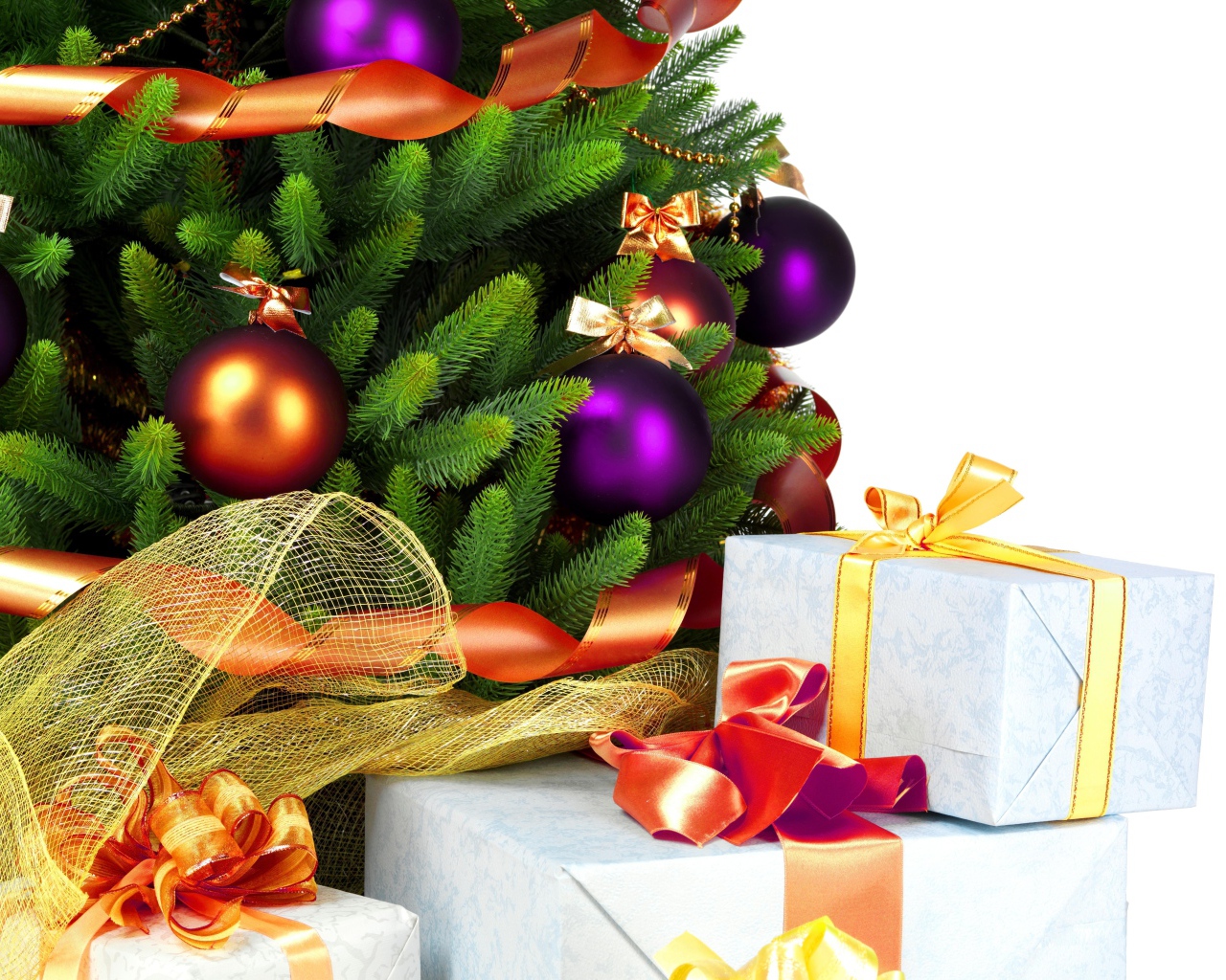 Подарки под елкой
