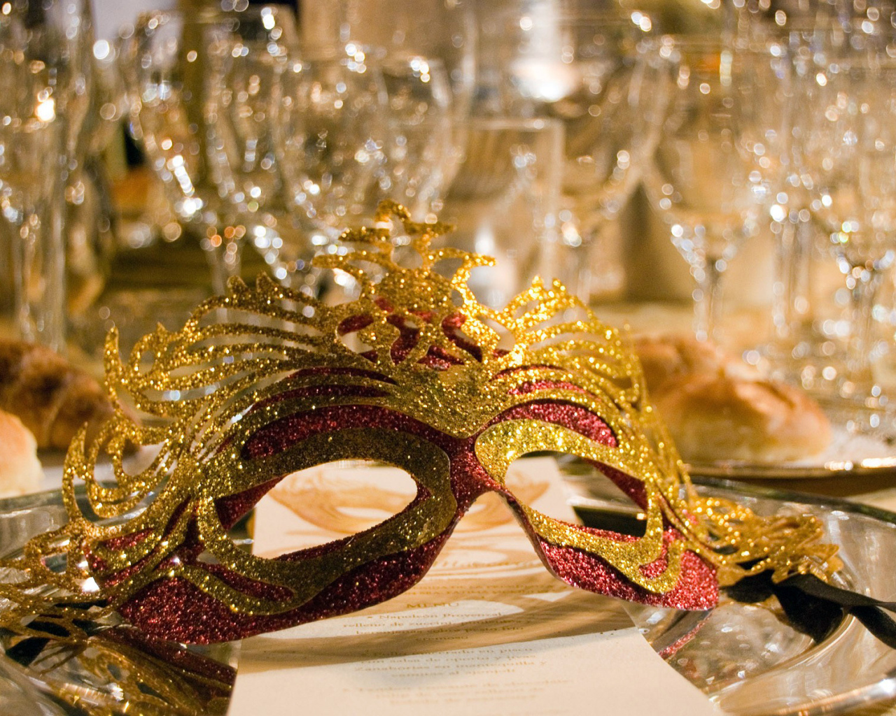 Праздничная маска