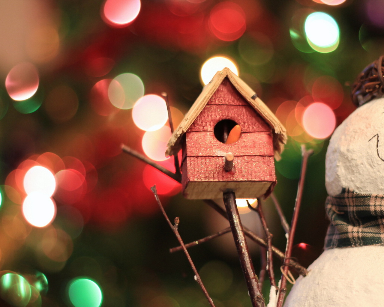 Снеговик с домиком для птиц