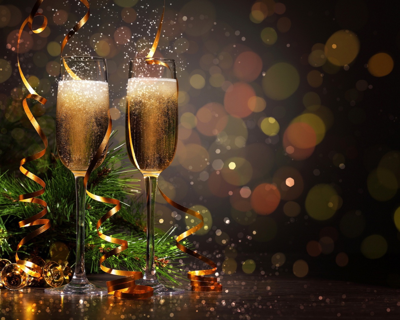 Два бокала с шампанским