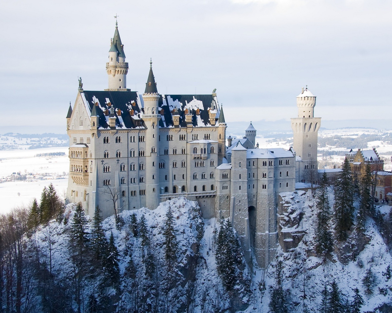 Костел в снегу