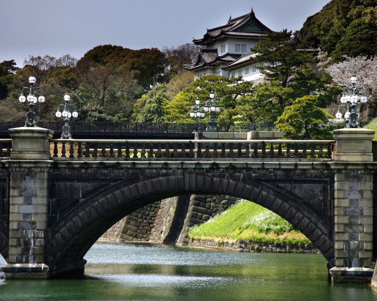 Японская архитектура с мостом